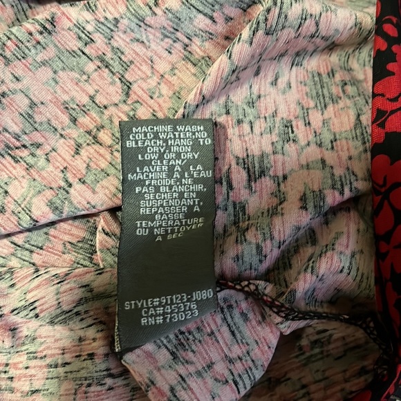 Suzy Shier red/black floral top - Picture 5 of 6